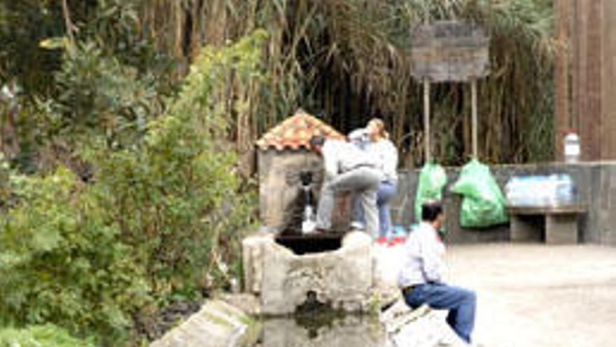 Fuente pública en el barranco de La Mina a su paso por Utiaca. i LP/DLP