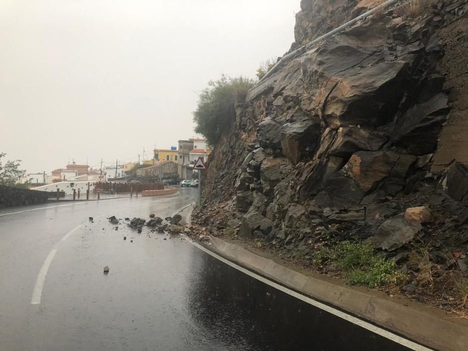 La tormenta paraliza Tenerife