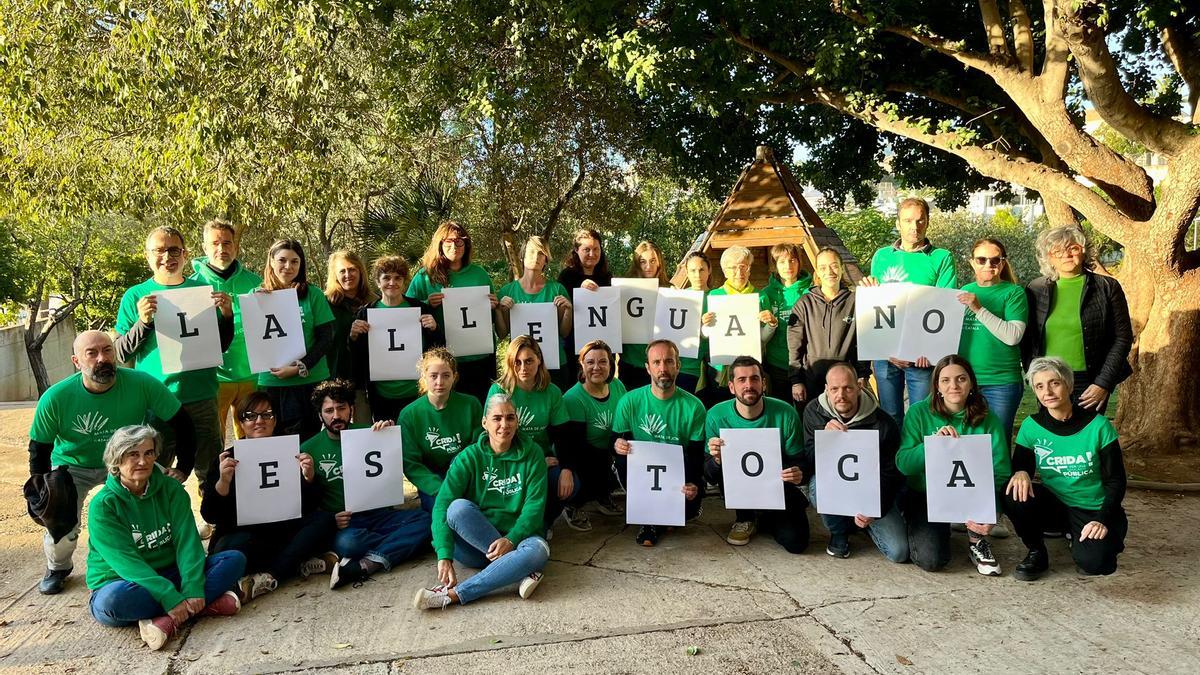 El colegio Mata de Jonc se fotografío en noviembre bajo el lema «La llengua no es toca».