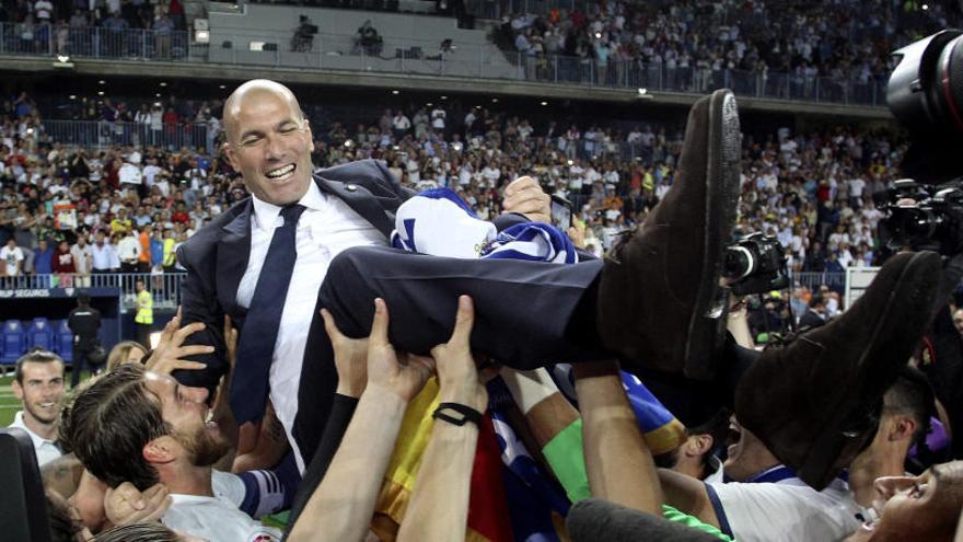 Zidane celebrando el título de Liga.