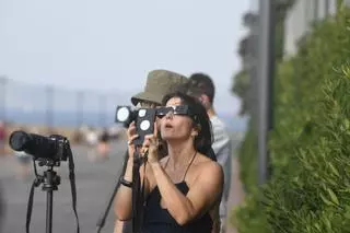 Fotogalería: Así se vivió el eclipse en A Coruña desde la Torre de Hércules y su entorno