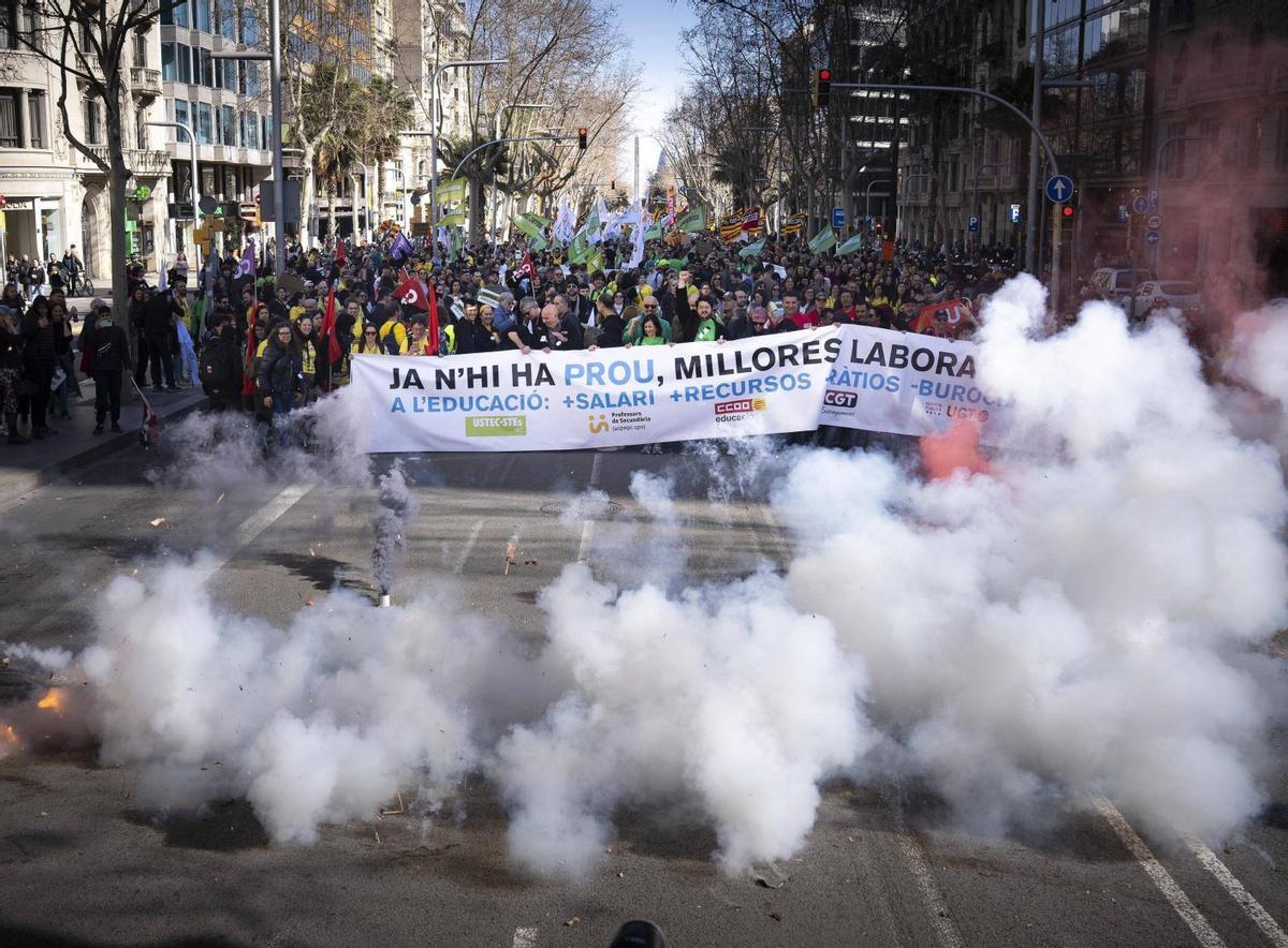 Els professors es planten pels seus drets en una vaga històrica