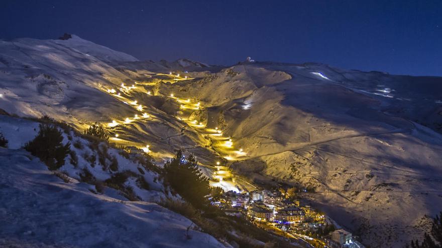 Sierra Nevada, iluminada para el ski nocturno.