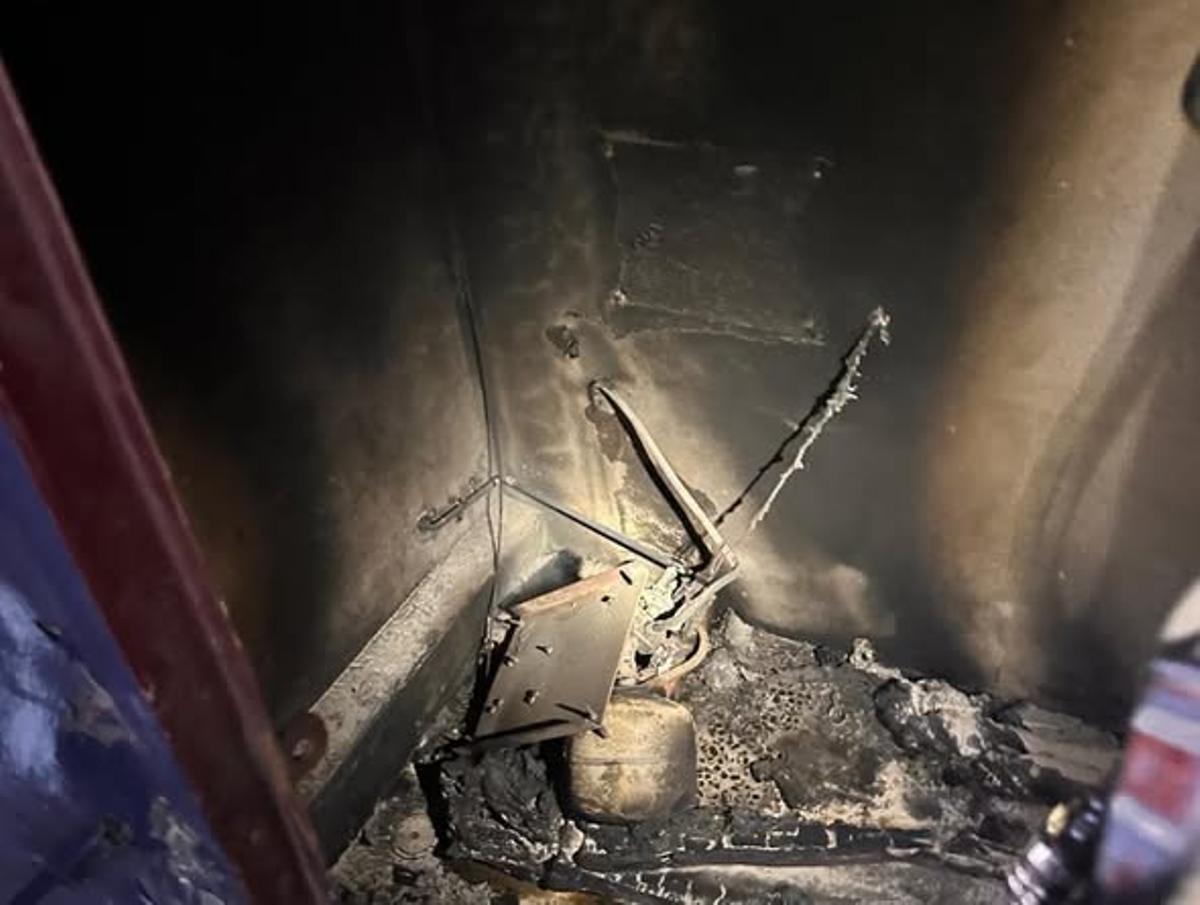 Daños materiales causados por el fuego en el centro de Abarán.