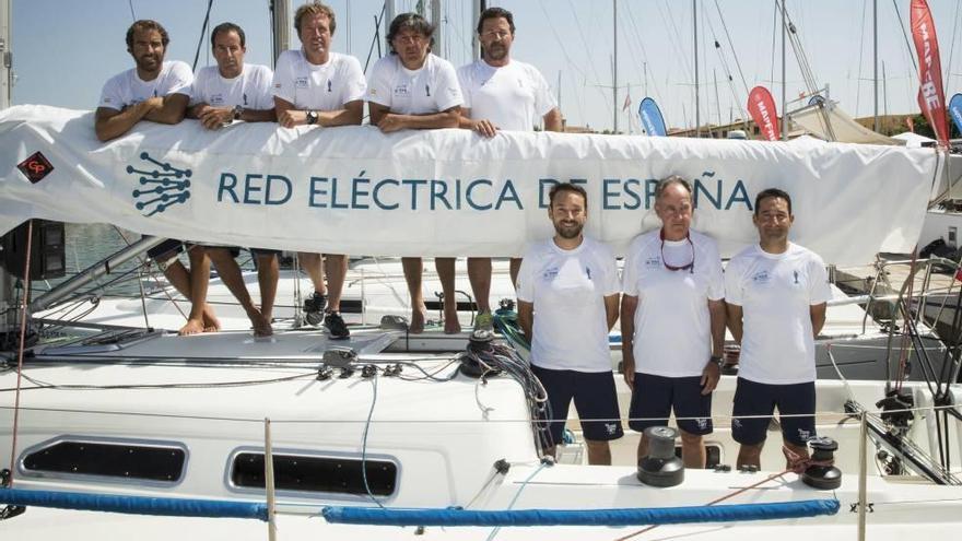 La tripulación del &#039;Red Eléctrica Española&#039; se presentó ayer en el RCN de Palma.