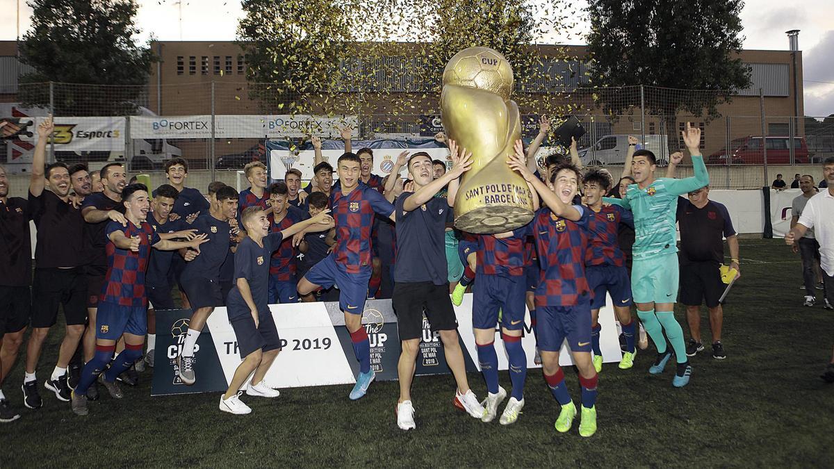La alegría del FC Barcelona, último campeón de 'The Cup'