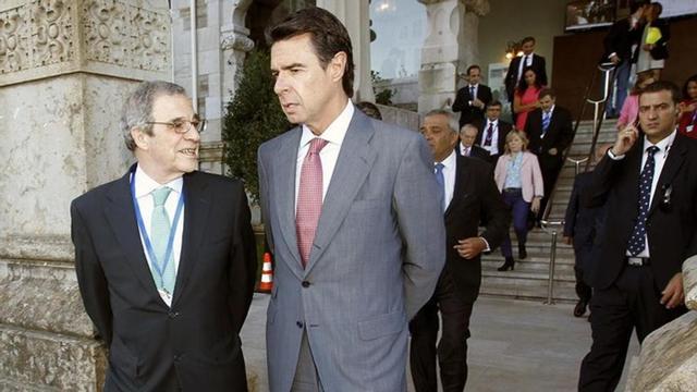 Soria (derecha) conversa con Alierta, antes de inaugurar el 28º Encuentro de Telecomunicaciones y Economía Digital, en Santander.