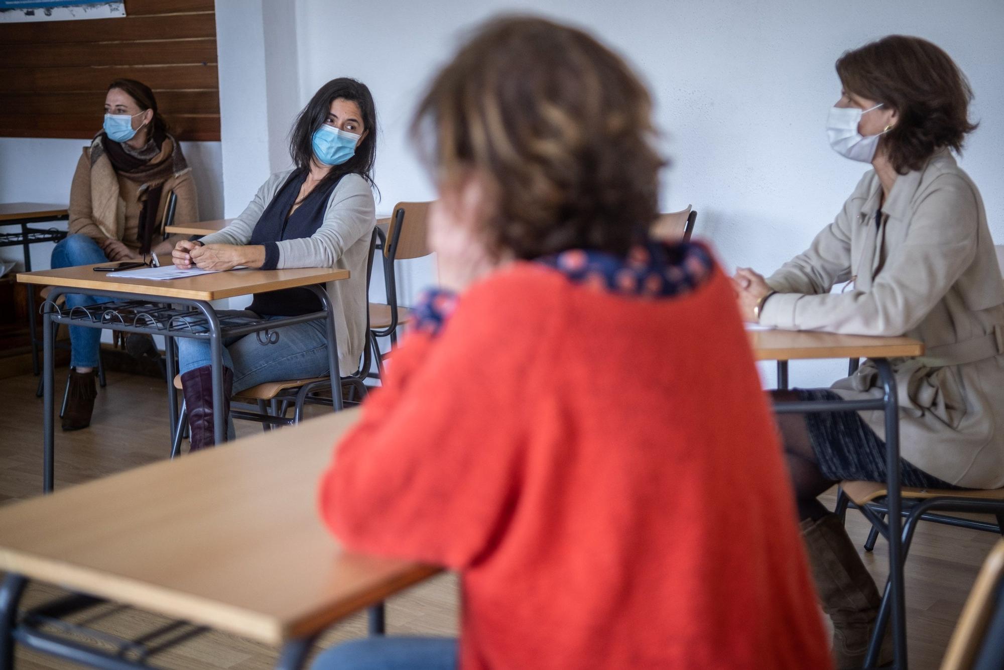 Investigación en mano de mujeres