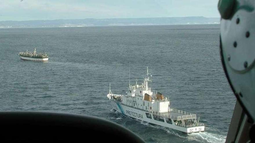 Persecución de un barco chino por parte de la Prefectura argentina.
