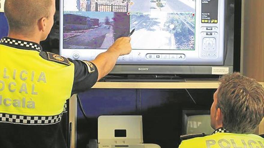 Alcalà refuerza su plantilla de Policía Local, Turismo y Servicios Sociales
