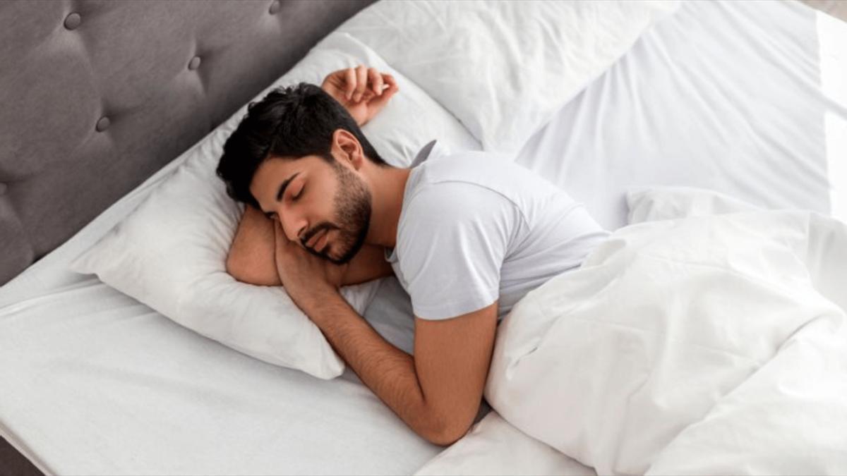 Al mantener un horario regular de sueño, ayudas a tu cuerpo a establecer un ritmo circadiano saludable.
