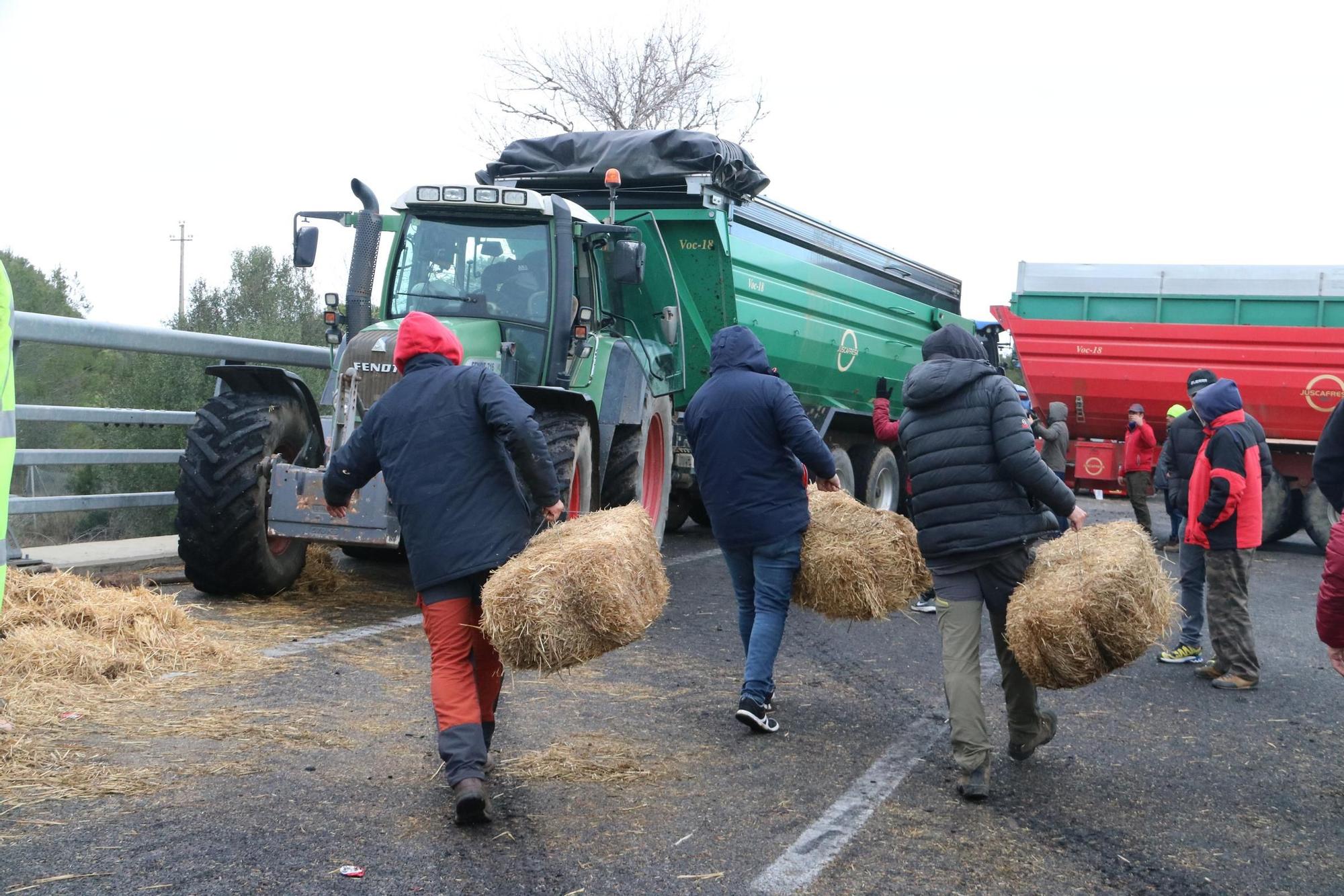 Nova protesta dels pagesos gironins amb talls a l&#039;AP-7 i l&#039;N-II