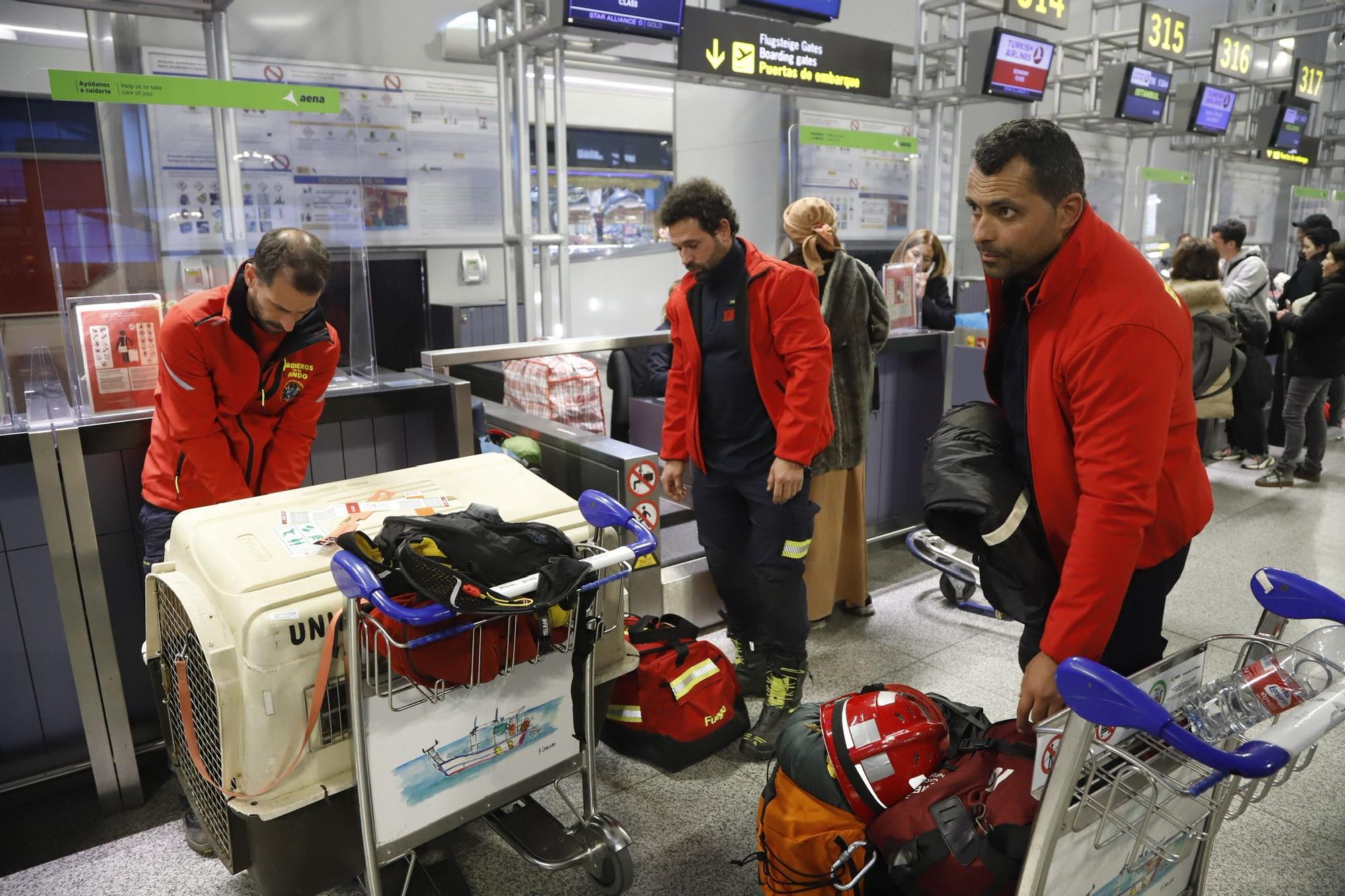 Salida de los bomberos malagueños del CPB hacia Turquía