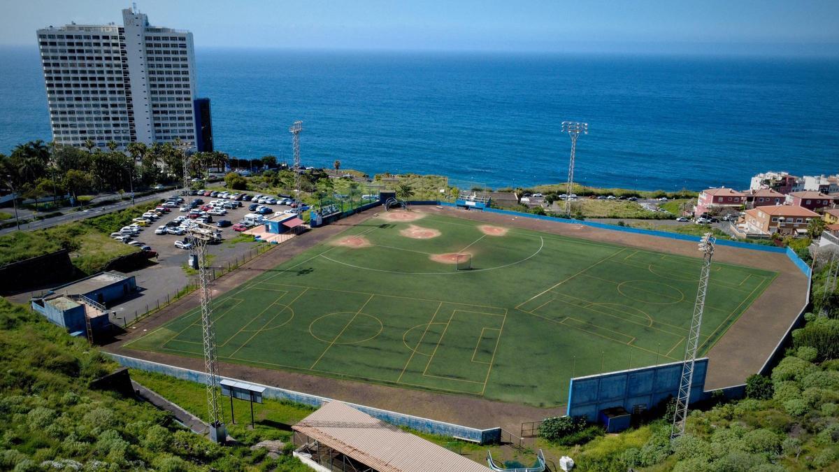 Panorámica del Estadio Municipal de Béisbol Néstor Pérez Suárez, el único campo exclusivo y homologado del deporte en Canarias