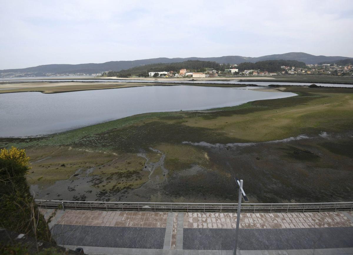 Acumulación de arena y otros materiales en el fondo de la ría. | GUSTAVO SANTOS