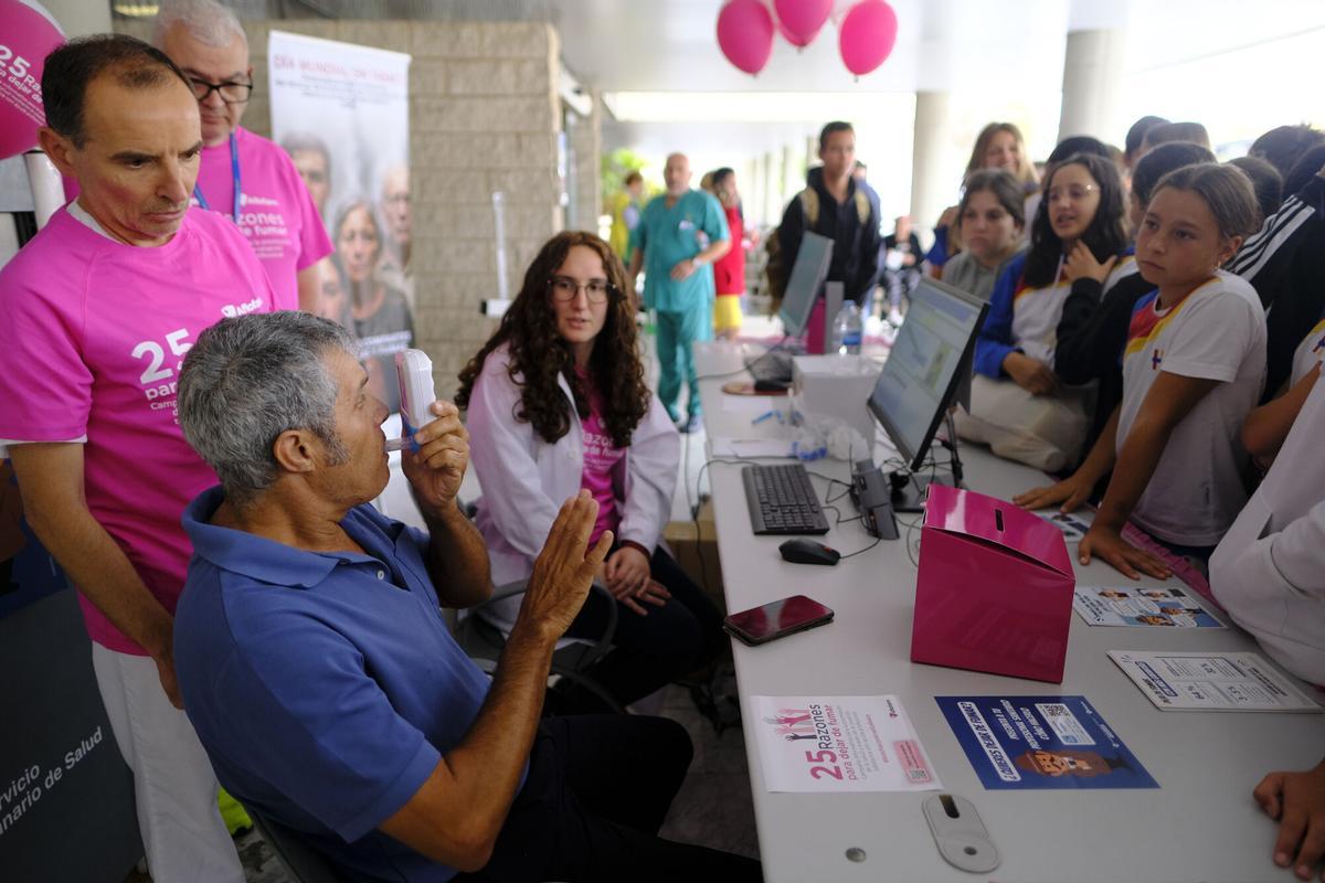 Jornada de prevención del tabaquismo en el Hospital Doctor Negrín