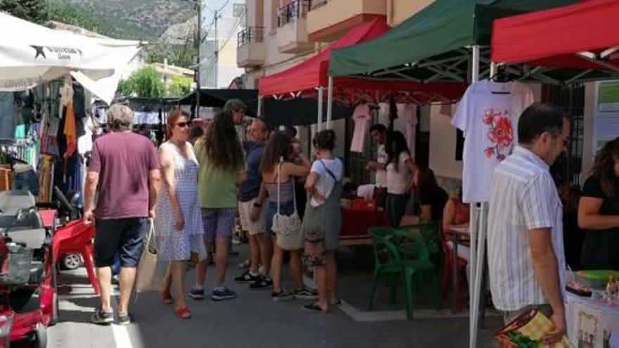 Èxit del VII Mercat Artesanal de la Torre de les Maçanes