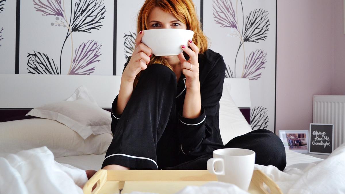 Desayunar en la cama es un placer. Evita ciertos alimentos para comenzar con más felicidad el día