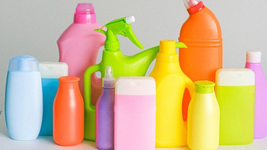 Los usamos y no deberíamos: los productos de limpieza más &quot;tóxicos y peligrosos&quot; según la OCU