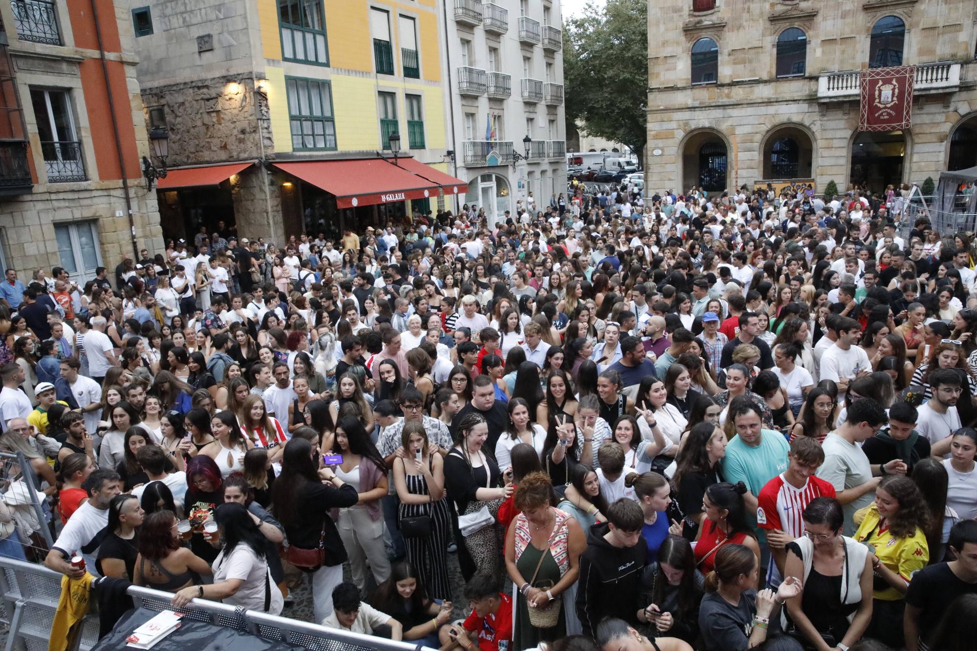 Concierto de Enol en la Plaza Mayor de Gijón