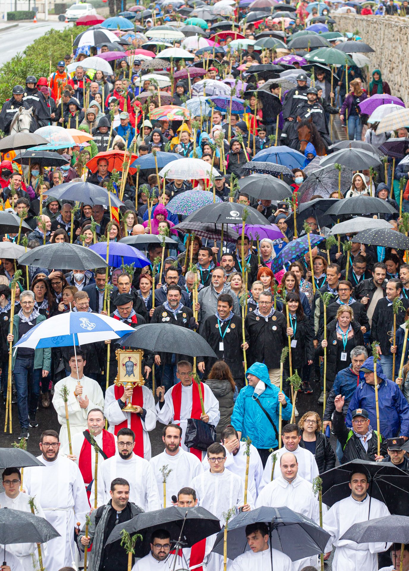 La lluvia no puede con la tradición