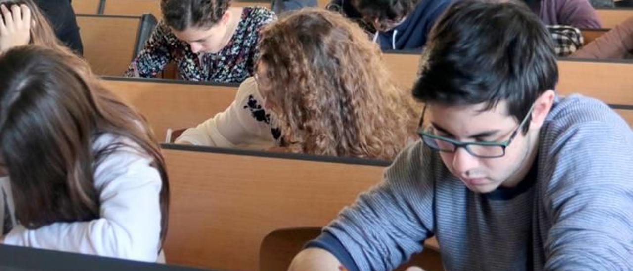 S´han celebrat les Olimpíades de Química i de Filosofia i abans de final de curs se n´organitzaran de gairebé totes les matèries.