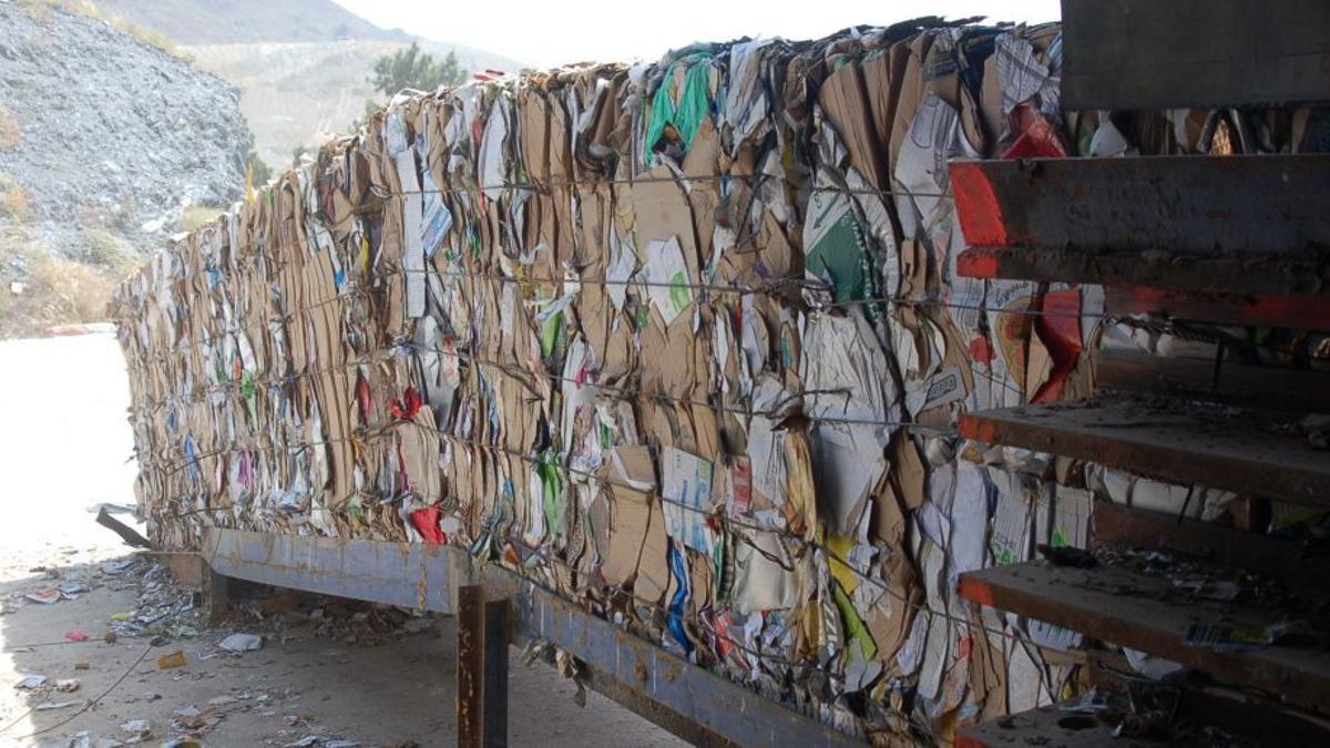 Residuos de cartón en el Complejo Ambiental de la Costa del Sol. | L.O.