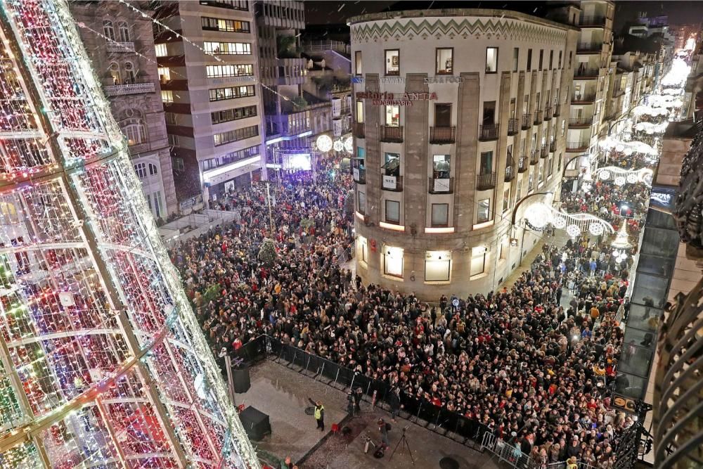 Ya es Navidad en Vigo: 10 milllones de luces para marcar una historia. // A. Villar | J. Lores | J. Álvarez | C. Delgado | M. Romero