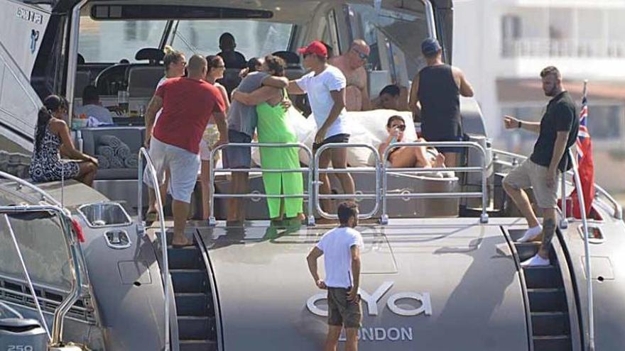 Imagen de este verano de Cristiano Ronaldo y amigos, en el barco inspeccionado.