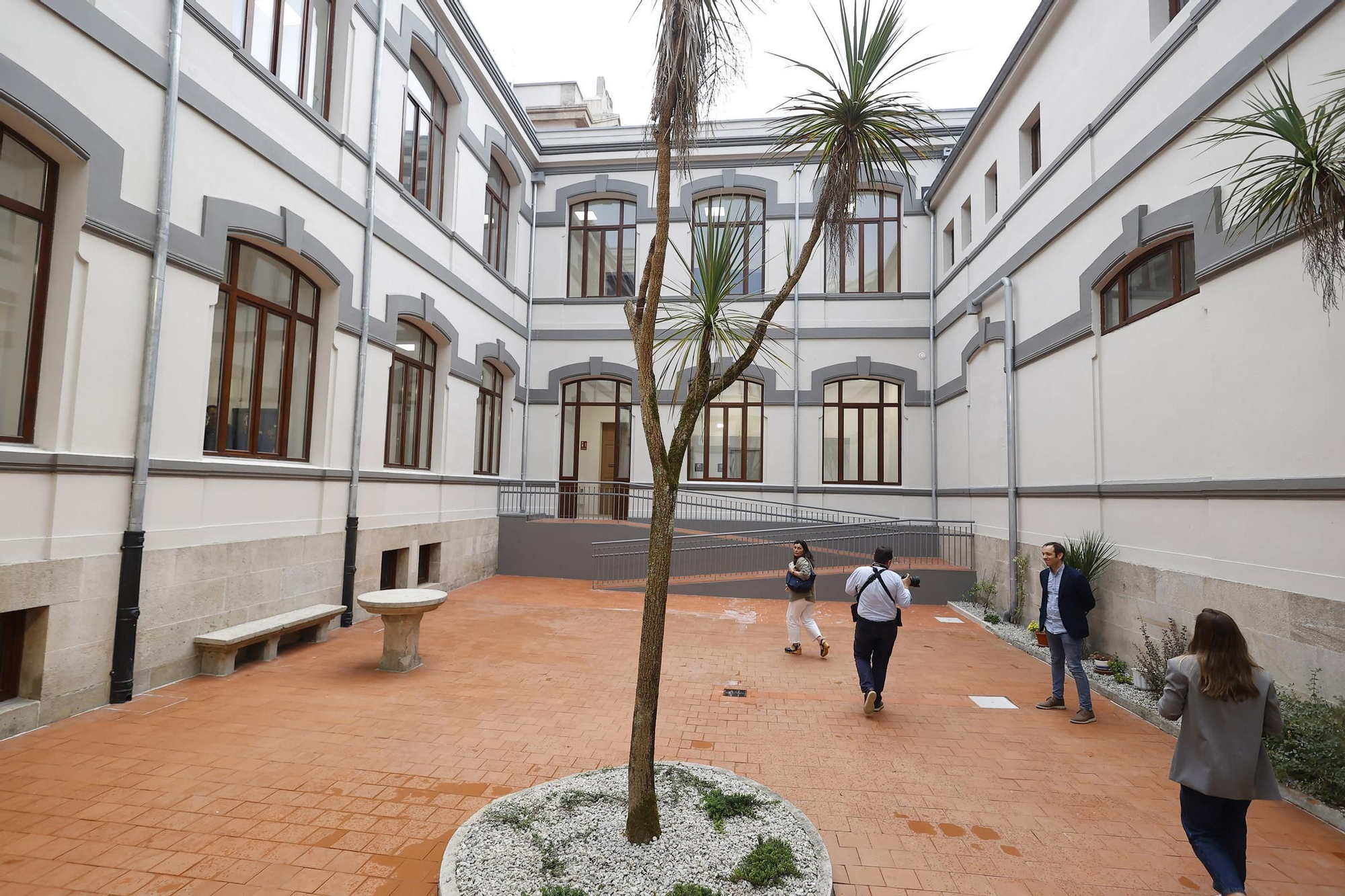 Así lucen tras la reforma dos históricos centros de la educación de vanguardia de Pontevedra