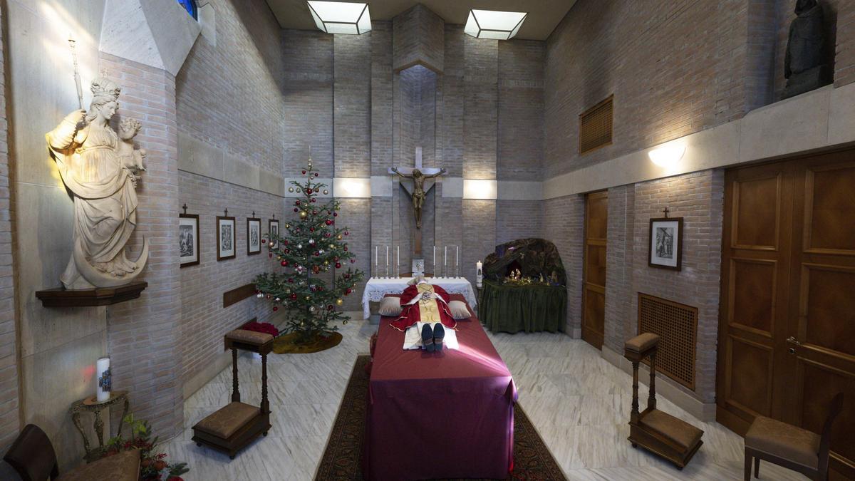 The corpse of Pope Emeritus Benedict XVI exhibited in the chapel of the Mater Ecclesiae monastery