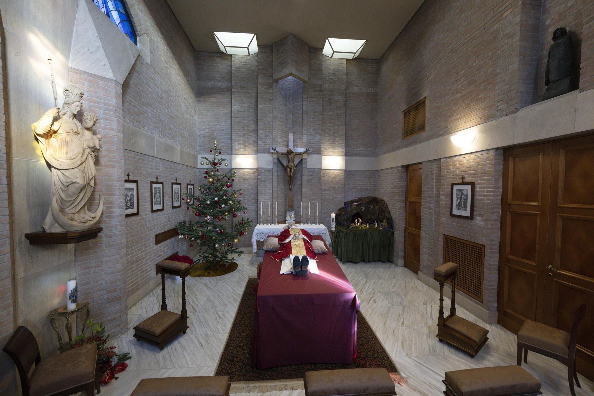 The corpse of Pope Emeritus Benedict XVI exhibited in the chapel of the Mater Ecclesiae monastery