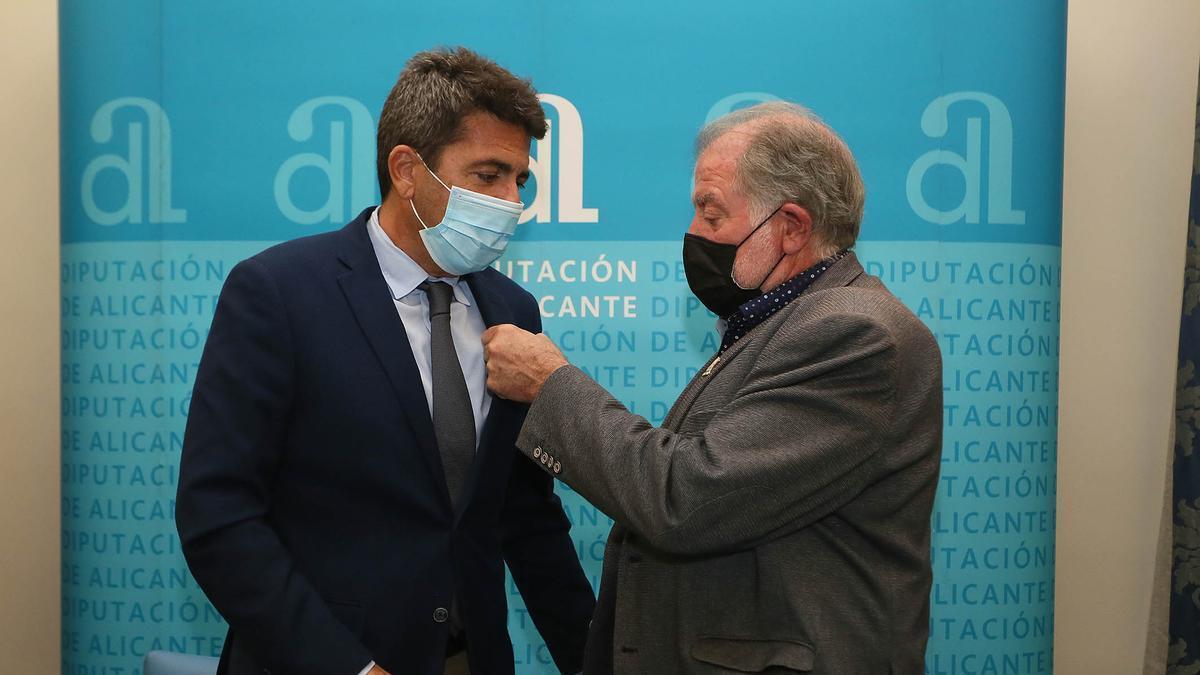 Carlos Mazón (izquierda) con Luis Romero (derecha), presidente de FECUAS.