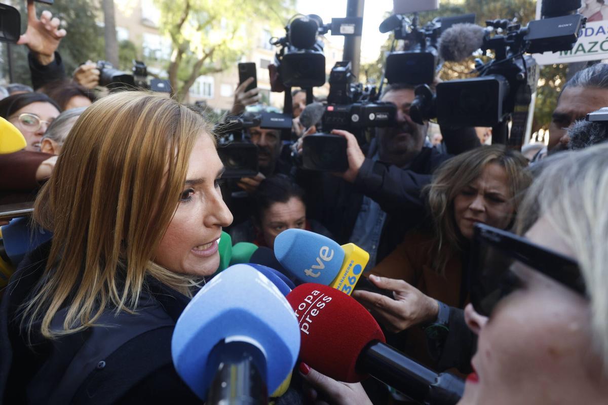 La exconsellera Salomé Pradas entrando a declarar al juzgado de Catarroja