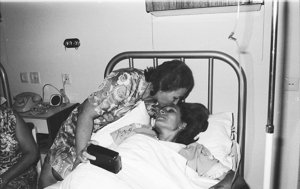 ?ROCIO16?VFOTOS DE ROCIO JURADO TRAS SU CONVALECENCIA EN EL HOSPITAL DE CORDOBA JUNTO A SU MADRE FOTO LADIS