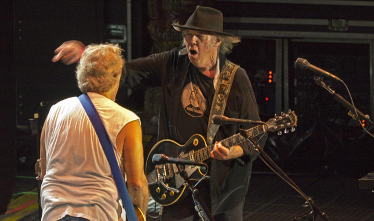 Neil Young a Les Arenes de Nimes. Neil Young a Les Arenes de Nimes.