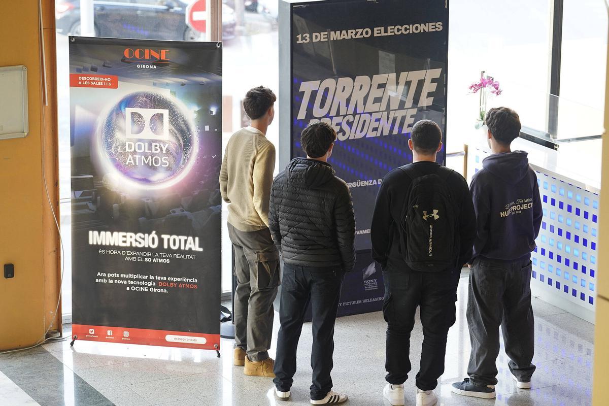 Girona. Ocine ambient en l'estrena de "Torrente presidente"