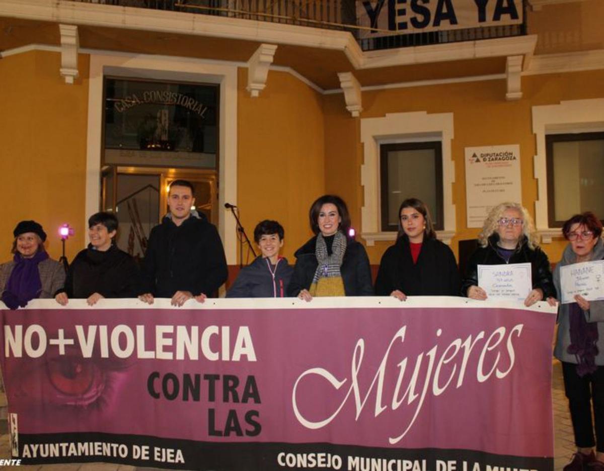 Las autoridades participación en la manifestación.  | SERVICIO ESPECIAL  