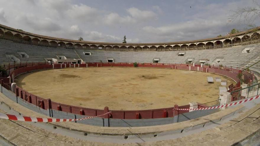 La plaza de toros de Sutullena está en ruinas desde los terremotos de 2011