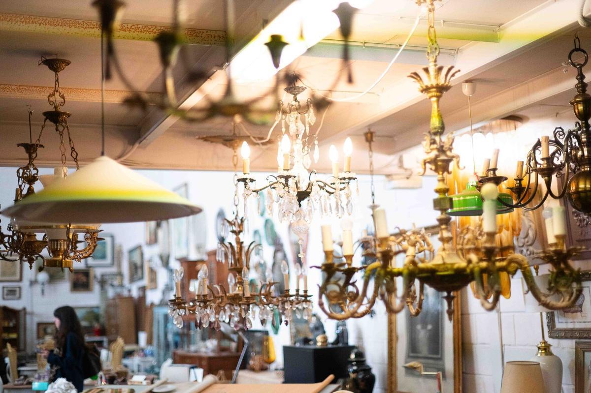 Guadalupe´s, la zaragozana que restaura muebles antiguos: "Los desechos de algunos son mis tesoros"