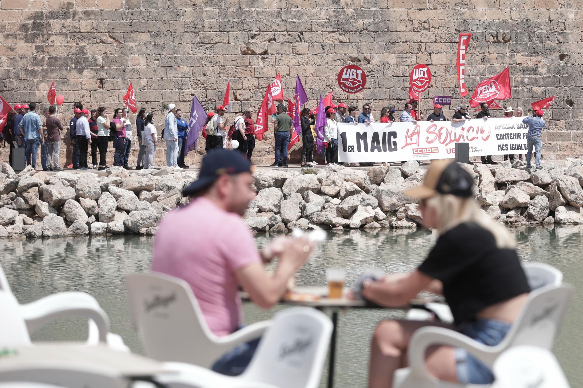 Un millar de personas reclaman en Palma "contener los precios y subir los salarios"