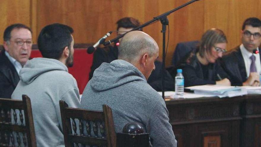 Los dos asesinos del crimen de A Esmorga, durante una de las sesiones del juicio. // Iñaki Osorio