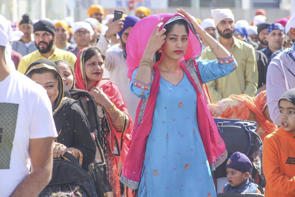 La comunidad Sikh recorre Torrevieja en un colorid