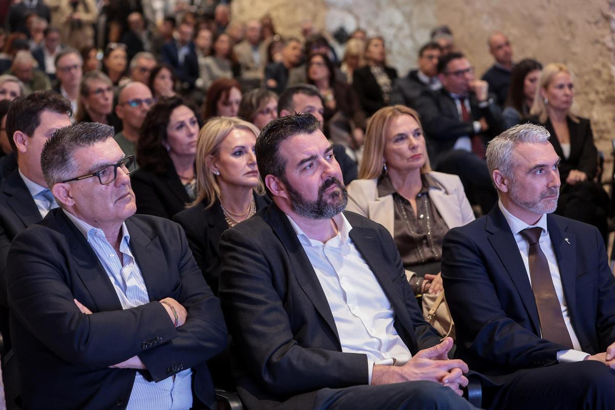 Roberto Martínez, José Mancebo y José Manuel Camarero, en la jornada de cruceros.