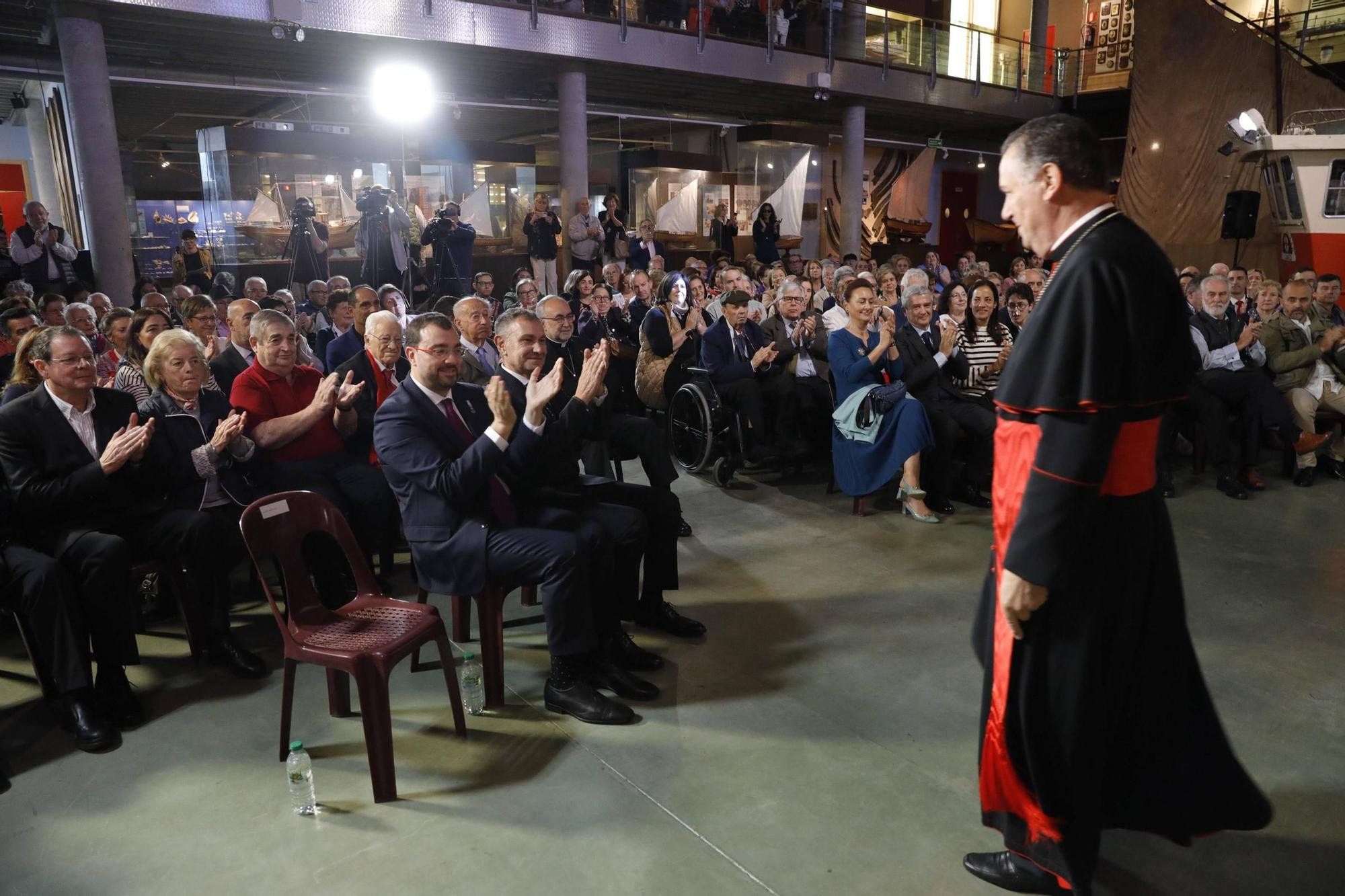 El cardenal Ángel  Fernández Artime recibe el título de Hijo Predilecto de Asturias en Luanco (Gozón)