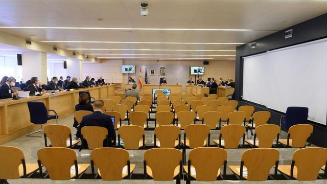 Una de las sesiones del juicio, con la sala casi vacía durante el COVID. | // FERNANDO VILLAR