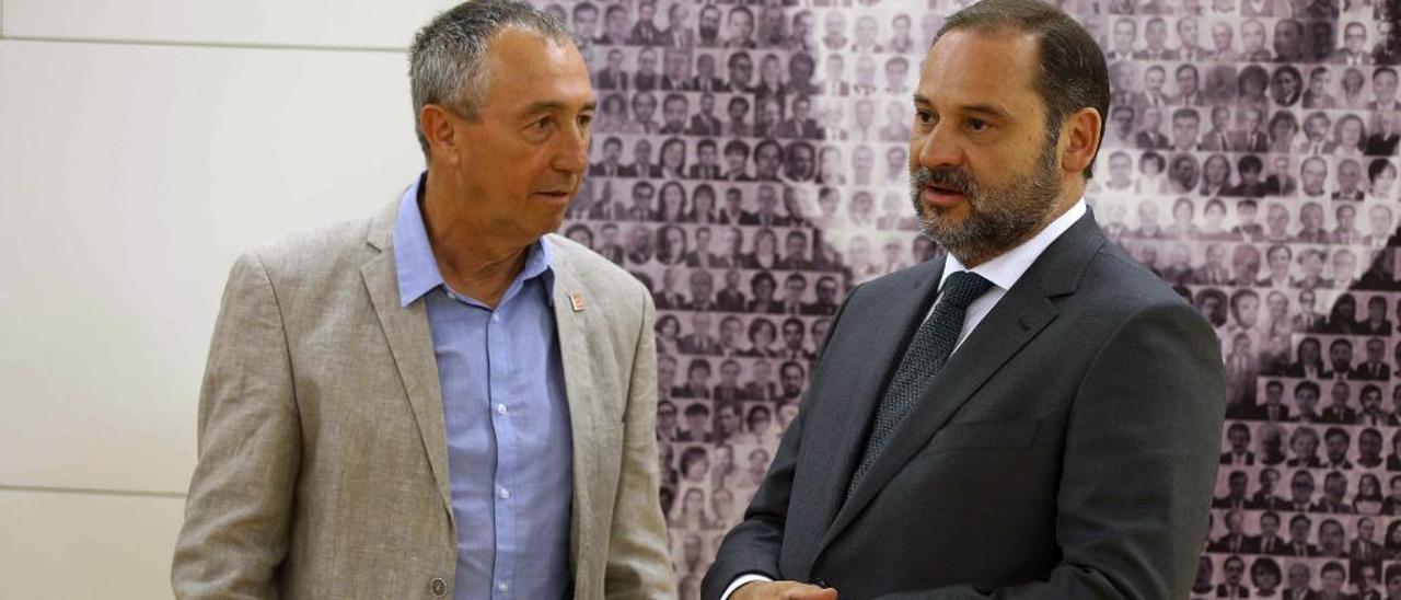 Pedro Sánchez intenta sumar el voto decisivo de Compromís