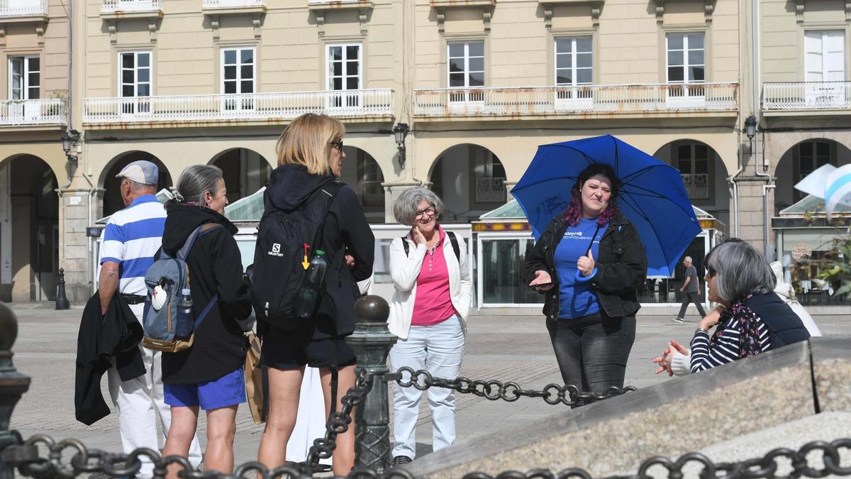 Turistas visitan A Coruña