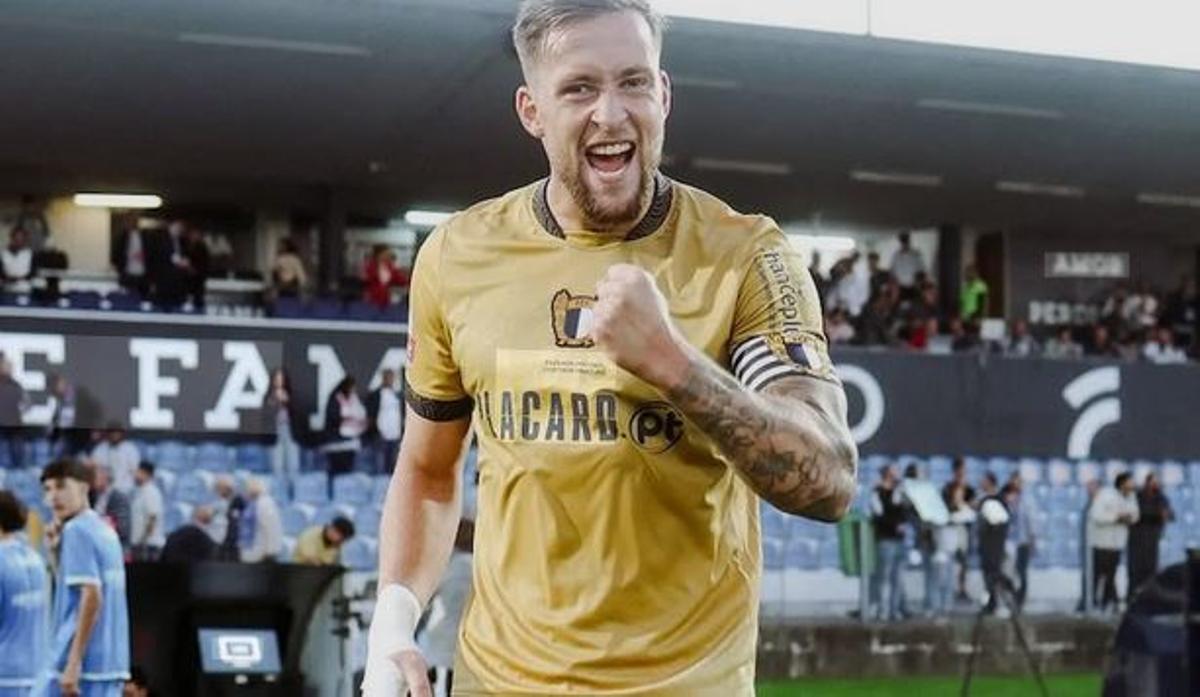 De Haas, central del Famalicao en la lista de Ron Gourlay