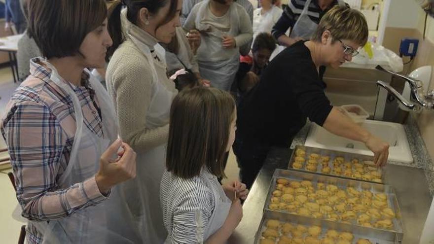 Taller de dulces navideños que se celebró a comienzos de año en el espacio cultural ilicitano.